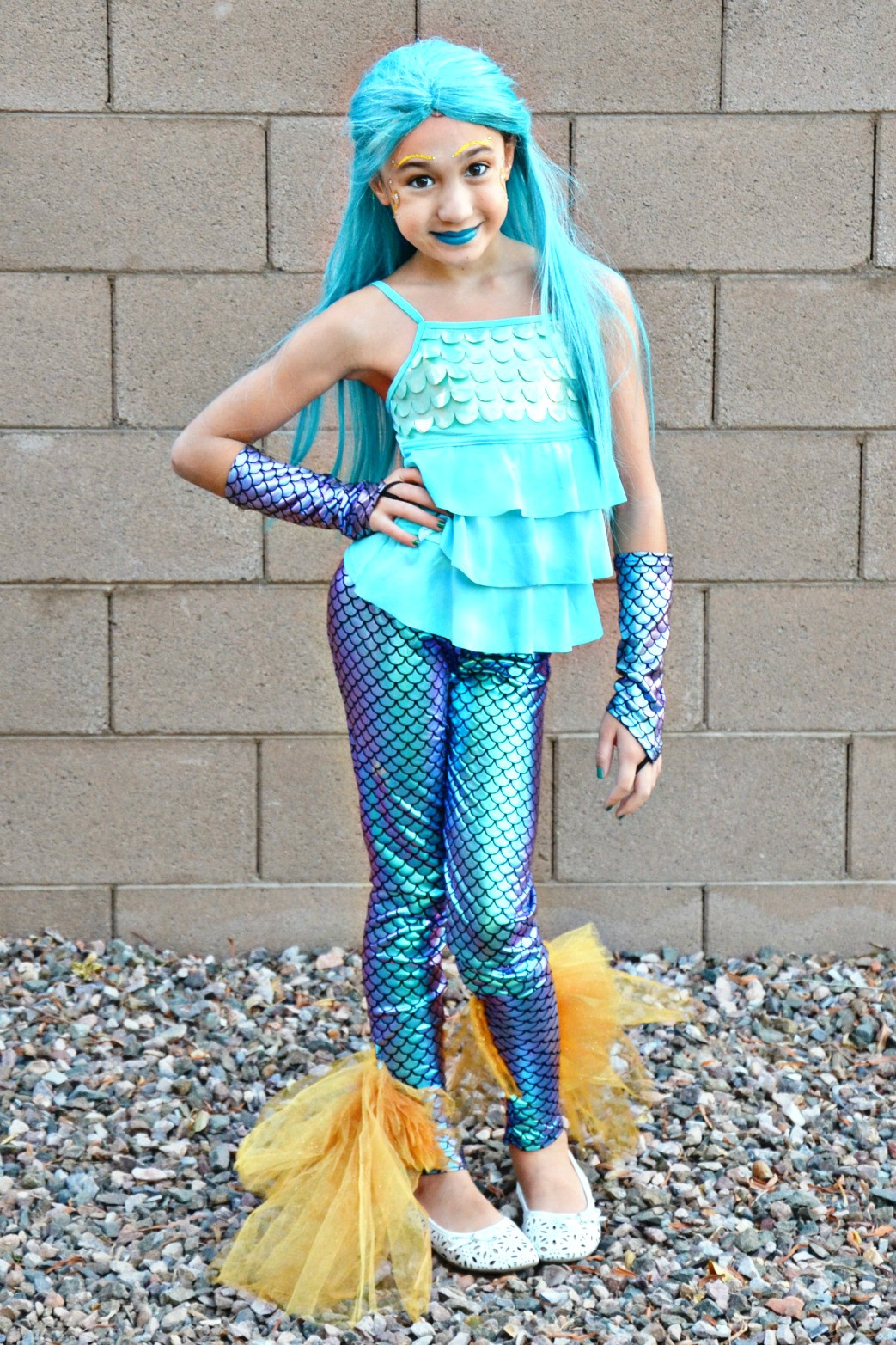 Mermaid Halloween Costume DIY
 DIY Mermaid Costume learn how to add a mermaid fin tail