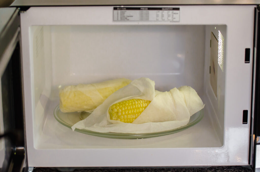 Microwave Corn On The Cob Paper Towel
 How to Microwave Corn on the Cob No Boil Method