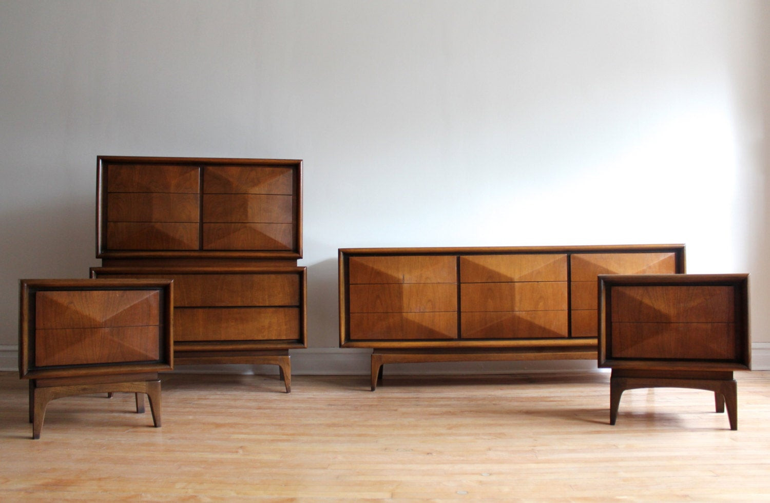 Mid Century Modern Bedroom Set
 Mid Century Modern Bedroom Set by United Furniture