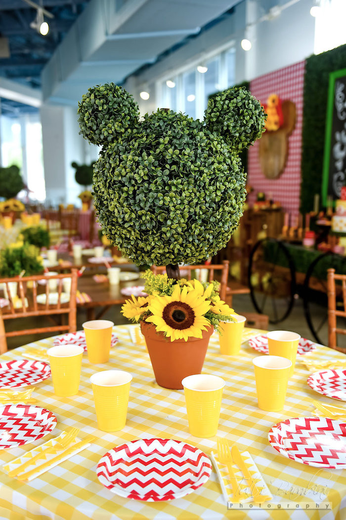 Minnie Mouse Backyard Party Ideas
 Kara s Party Ideas Minnie Mouse Sunflower Garden Party