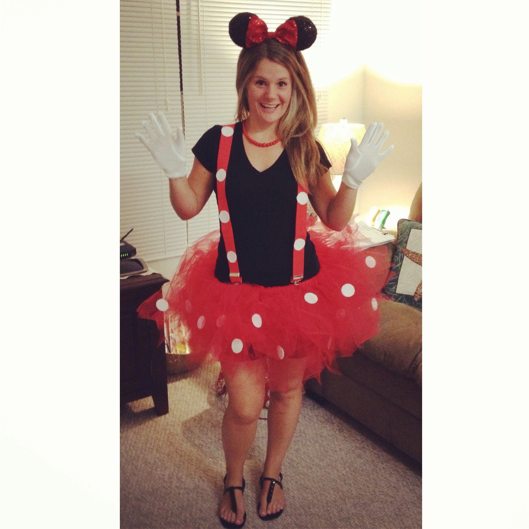 Minnie Mouse DIY Costume
 DIY Minnie Mouse Costume for a woman DIY