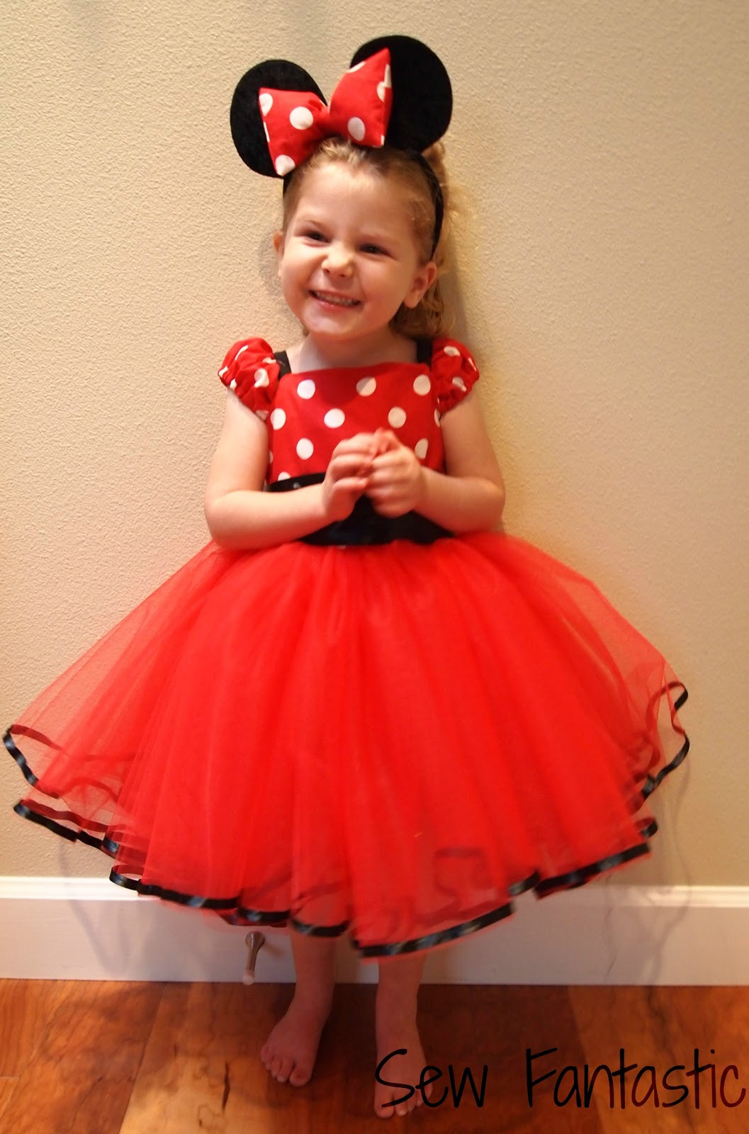 Minnie Mouse DIY Costume
 Sew Fantastic Minnie Mouse Miracle