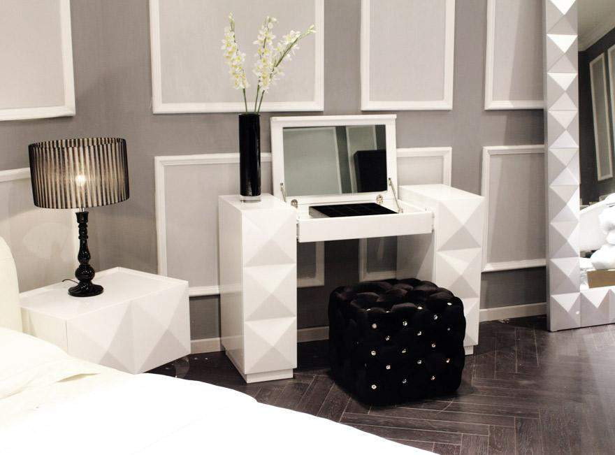 Modern Bedroom Vanity Sets
 White Lacquer Contemporary Vanity with Folding Mirror and