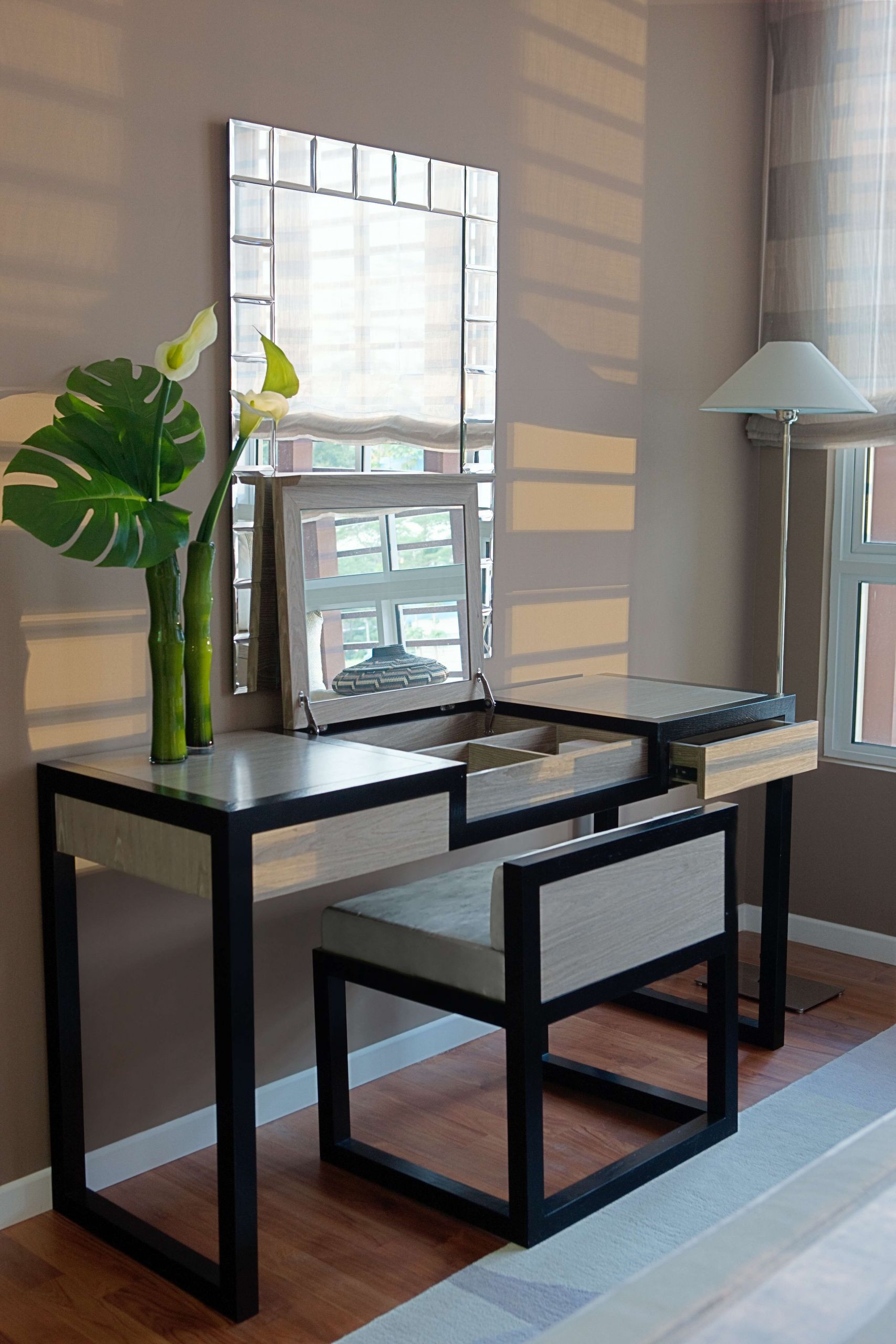 Modern Bedroom Vanity Sets
 Furniture Modern Black Bedroom Vanity With Upholstered