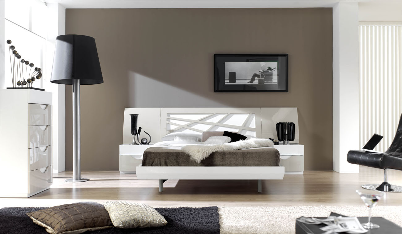 Modern Contemporary Bedroom Furniture
 Graceful Lacquered Contemporary Modern Bedroom Sets with