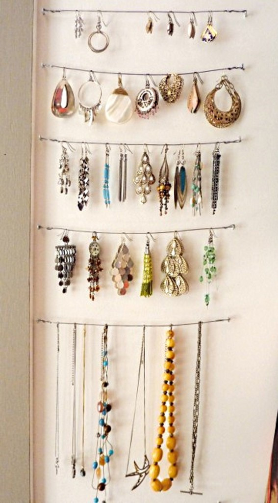 Necklace Holder Diy
 16 DIY Jewelry Holders Made From mon Household Items