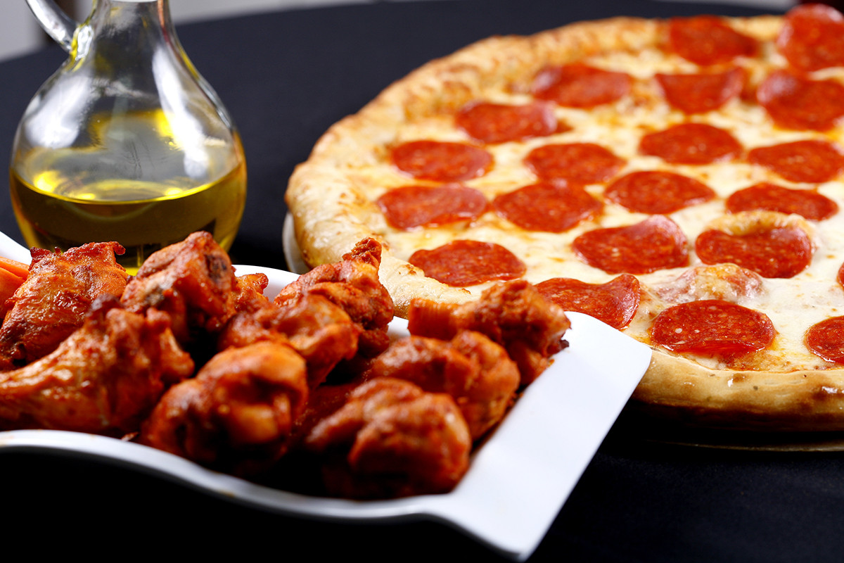 New York Chicken And Pizza
 Personal Pizza & Hot Wings with drink