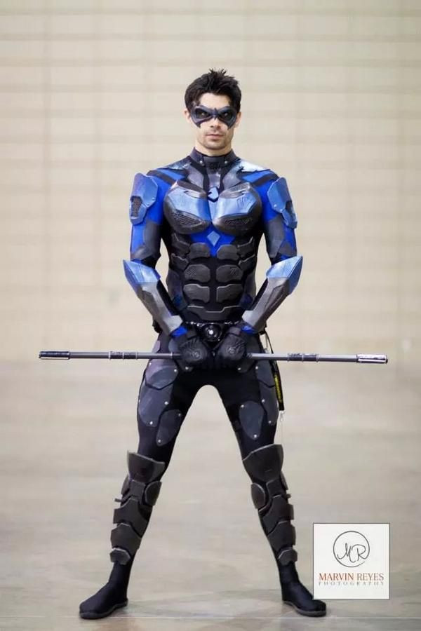 Nightwing Costume DIY
 Nightwing cosplay
