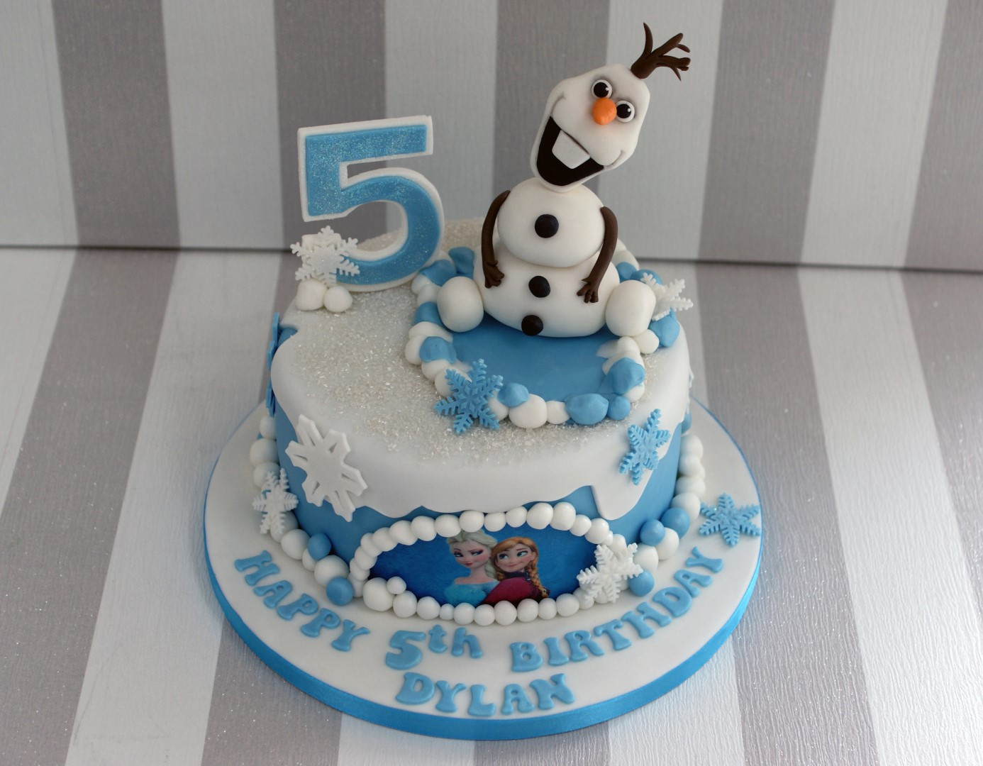 Olaf Birthday Cake
 Olaf Birthday Cakes