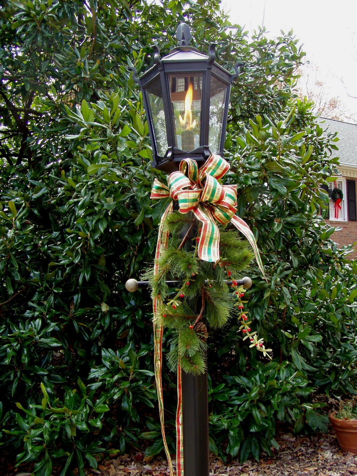 Outdoor Christmas Lamp Post
 Decorate for a Traditional Christmas