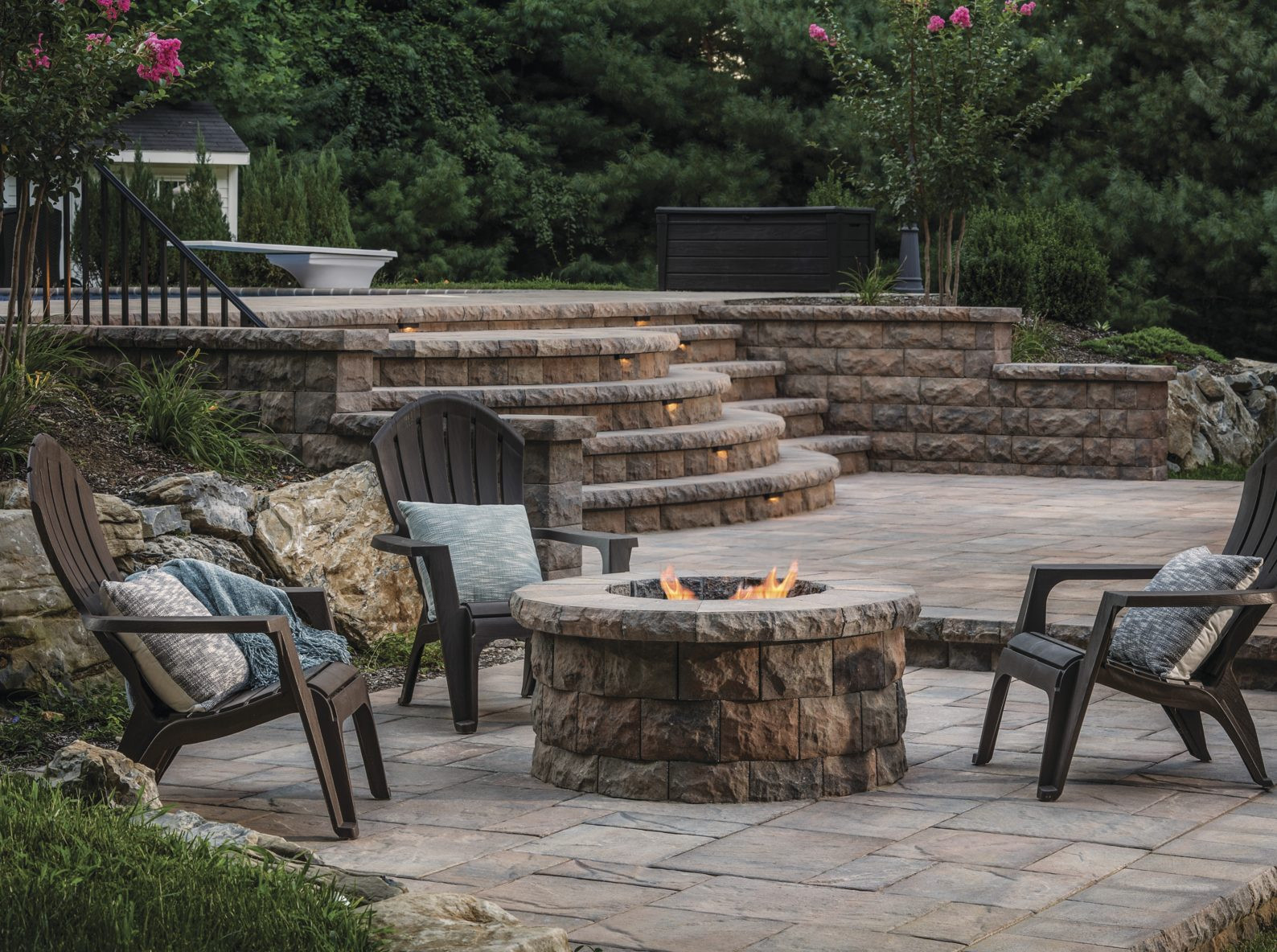Outdoor Fire Pit Patio
 Turn Up the Heat with These Cozy Fire Pit Patio Design