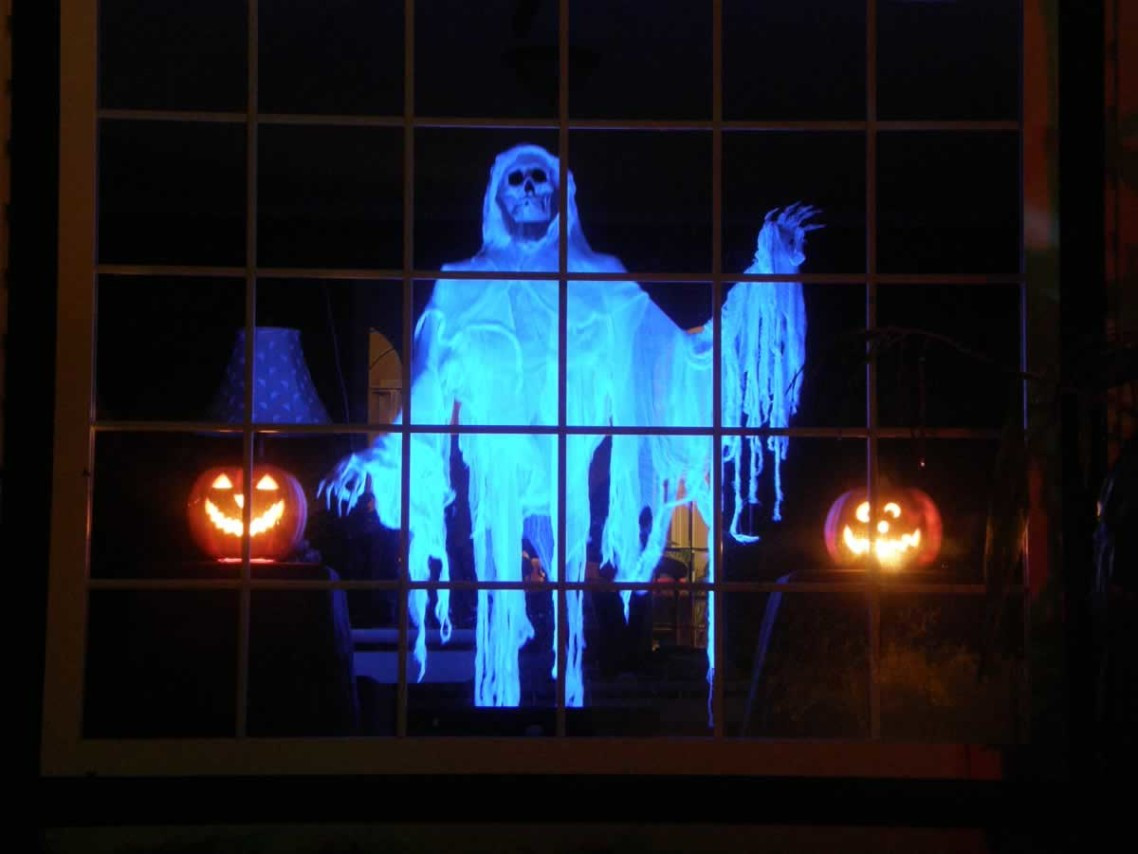 Outdoor Halloween Lights
 Outdoor Halloween Decorations Ideas To Stand Out