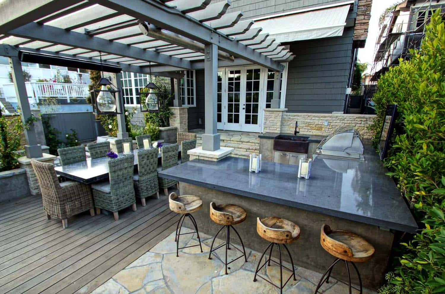 Outdoor Kitchen And Bar
 20 Spectacular outdoor kitchens with bars for entertaining