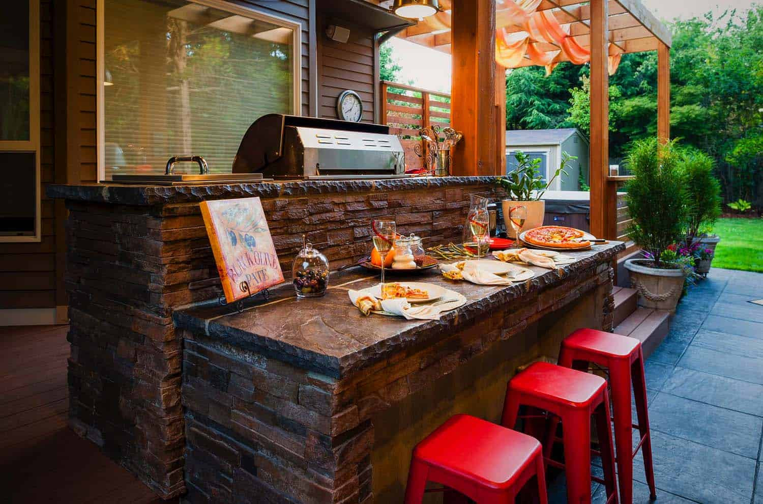 Outdoor Kitchen And Bar
 20 Spectacular outdoor kitchens with bars for entertaining