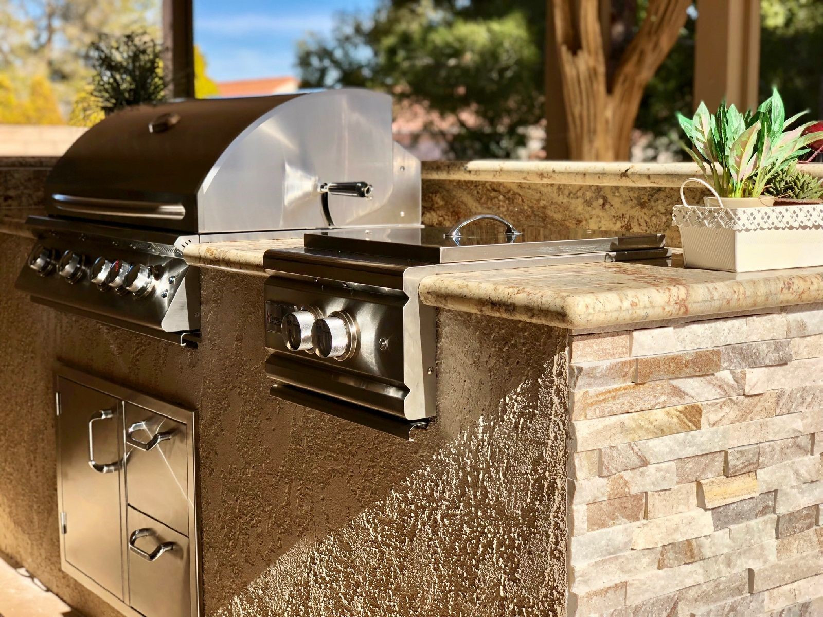 Outdoor Kitchen Components
 Custom Outdoor Kitchens