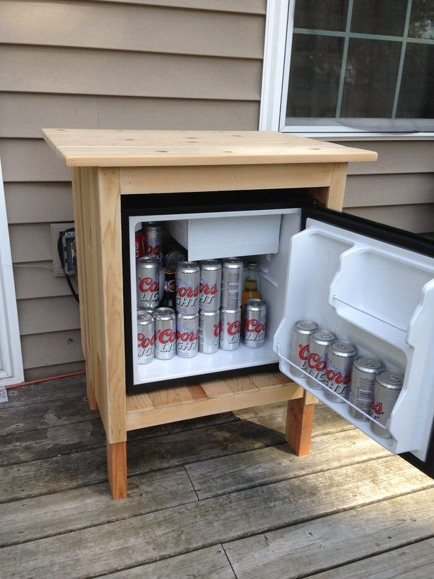 Outdoor Kitchen Fridge
 DIY Outdoor Kitchens and Grilling Stations