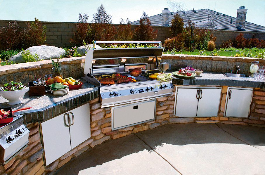 Outdoor Kitchen Grill
 Outdoor kitchens – this ain’t my dad’s backyard grill