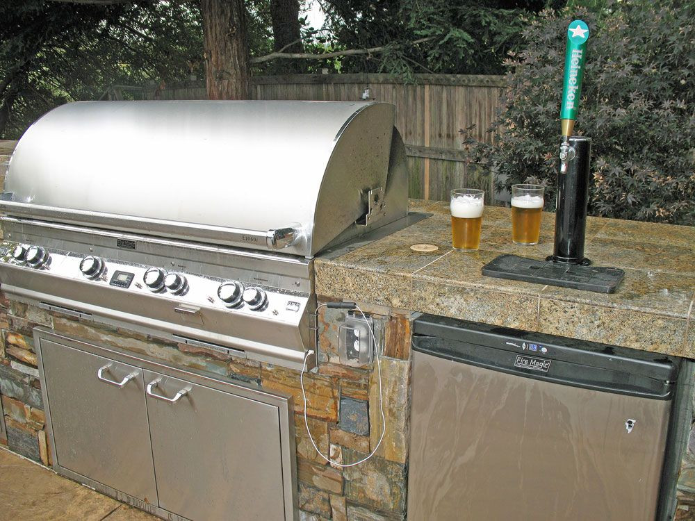 Outdoor Kitchen Kegerator
 nice grill with keg TOO DANGEROUS