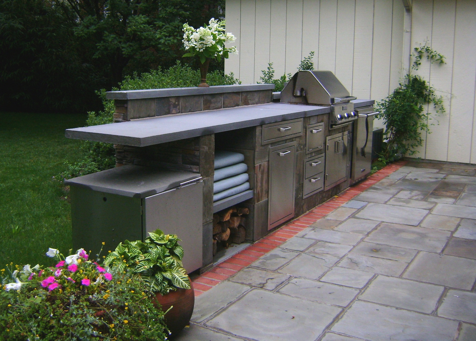 Outdoor Kitchen Kit
 Ways to Choose Prefabricated Outdoor Kitchen Kits