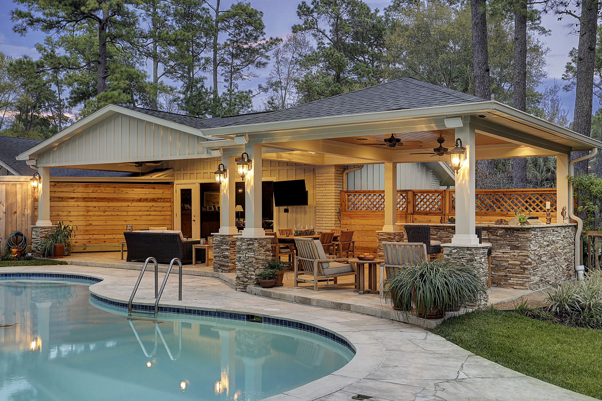 Outdoor Kitchen Patio
 Patio Cover and Kitchen in Hunters Creek Memorial Area