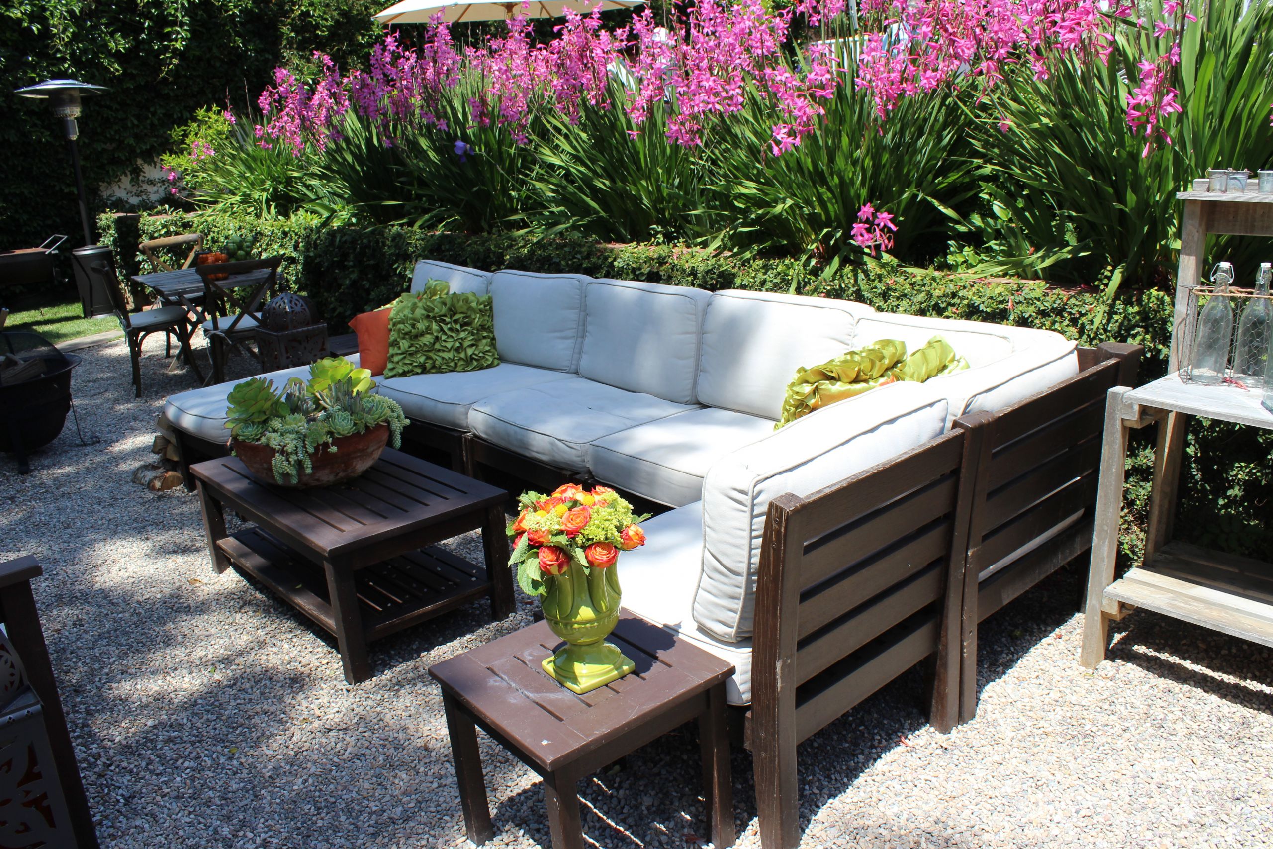Outdoor Landscape Seating
 Plan an Outdoor Garden Party