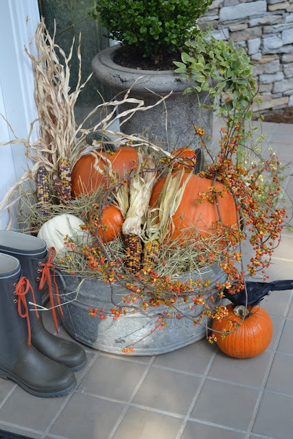 Outdoor Thanksgiving Decorations
 57 Cozy Thanksgiving Porch Décor Ideas DigsDigs
