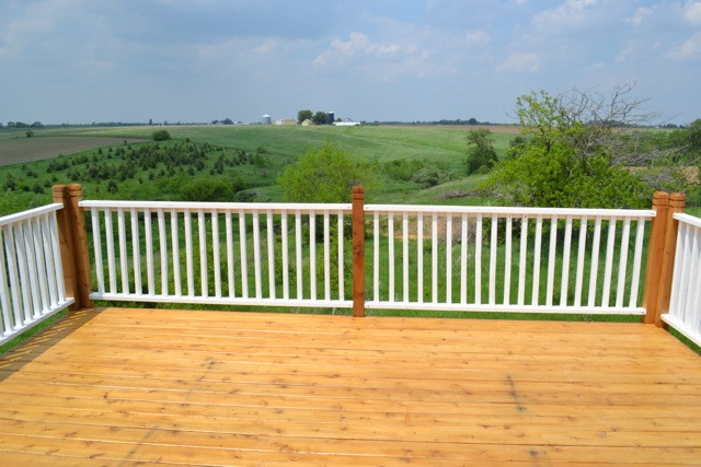 Paint Deck Railing White
 How to paint porch rails and stain a new deck NewlyWoodwards