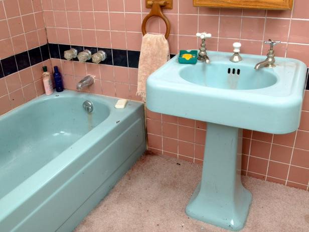 Painting Bathroom Tile
 Tips From the Pros on Painting Bathtubs and Tile