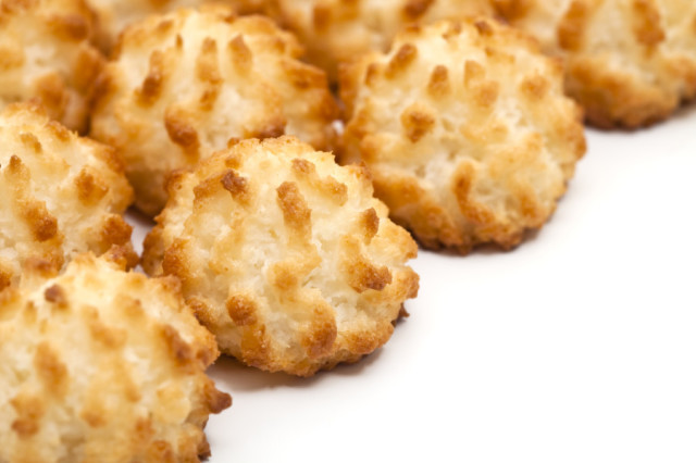 Passover Coconut Macaroon Recipe
 Why Do We Eat Coconut Macaroons on Passover