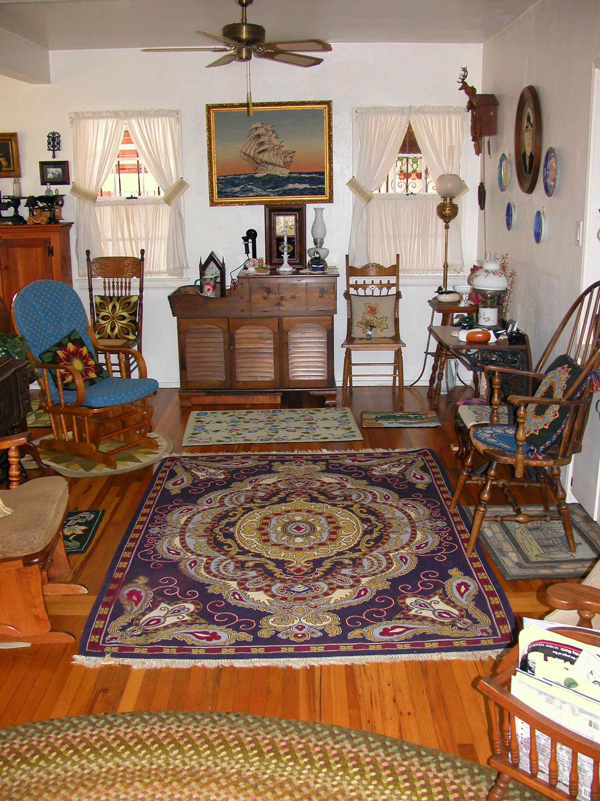 Persian Rug Living Room
 Deluxe Persian Living Room Designs with Artistic Rug