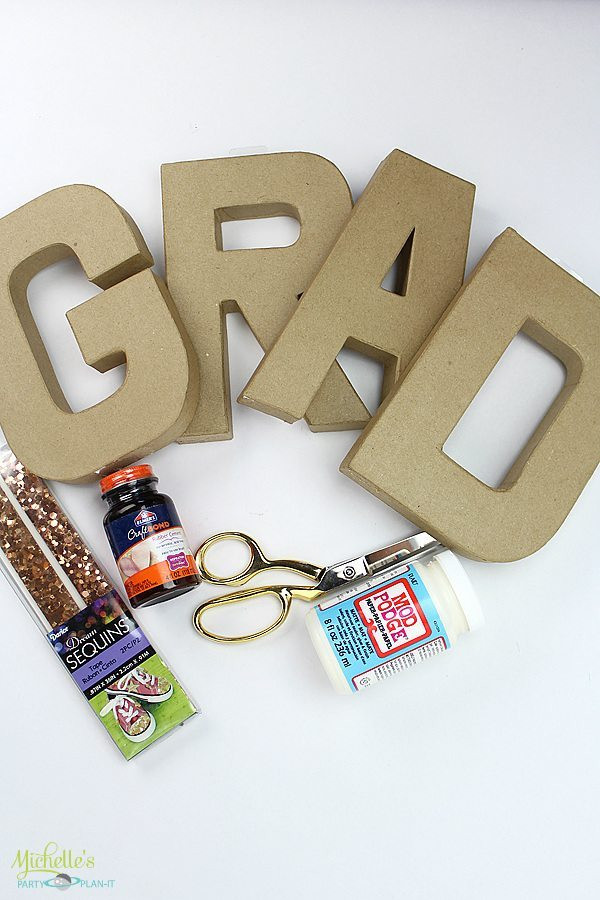 Photo Collage Ideas For Graduation Party
 Graduation Party Picture Collage Idea