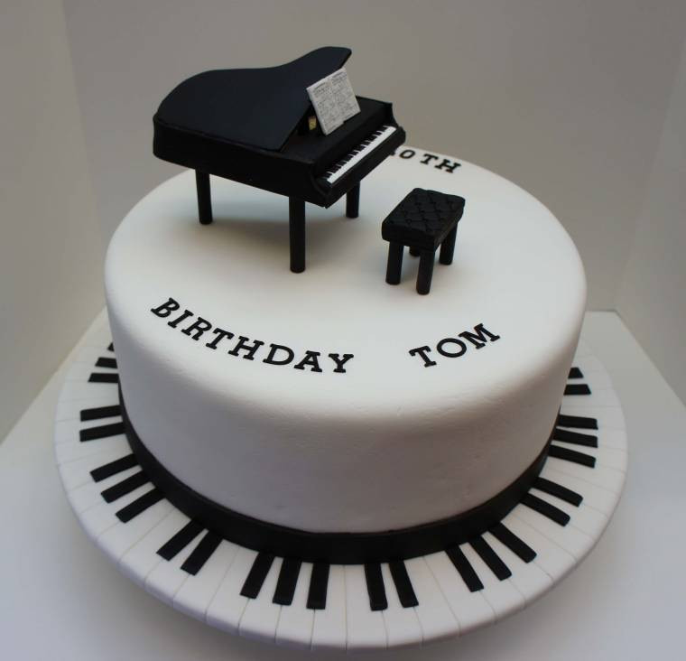 Piano Birthday Cake
 Piano Birthday Cakes