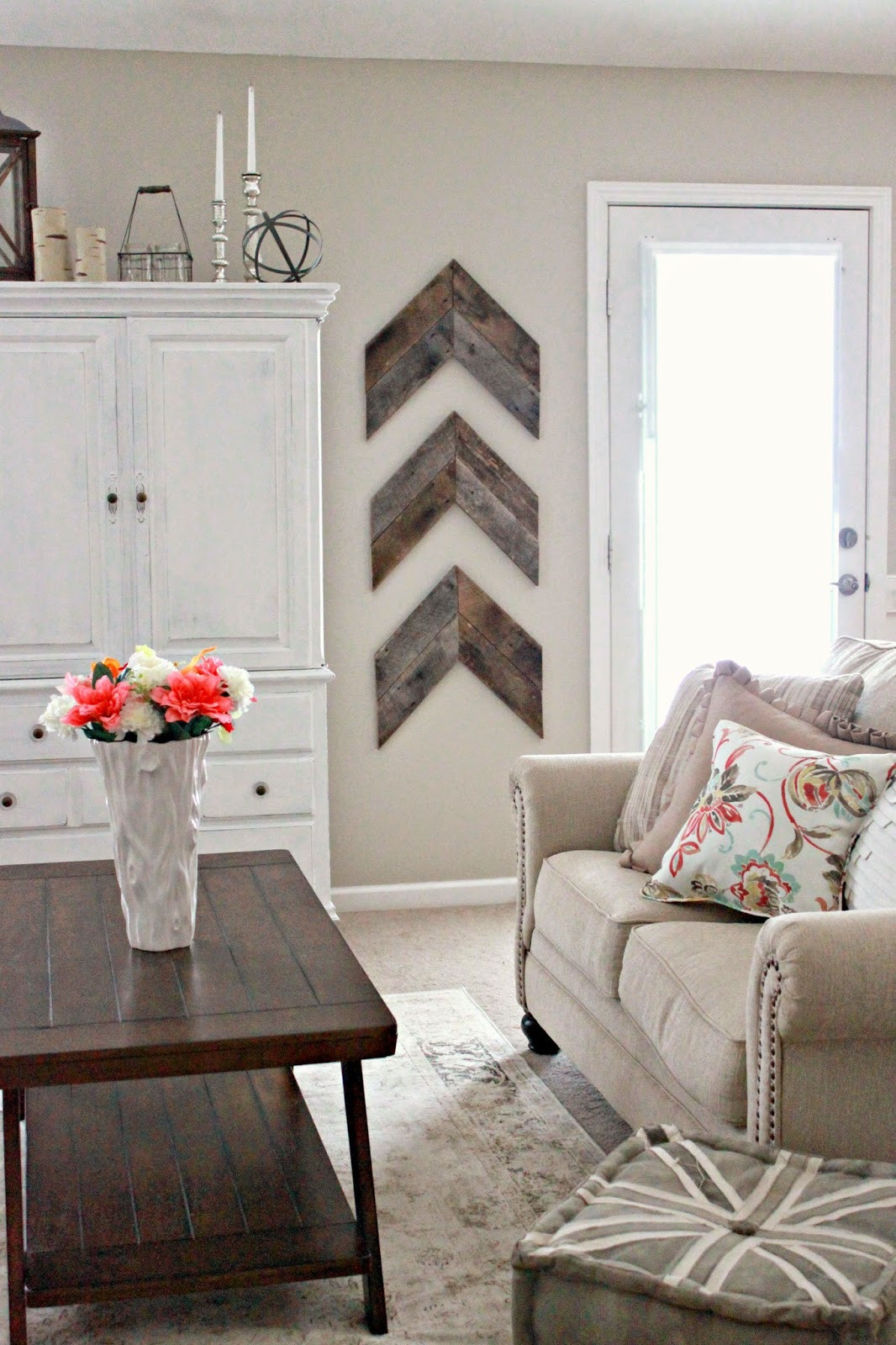 Pictures For Living Room Walls
 15 Striking Ways to Decorate with Arrows