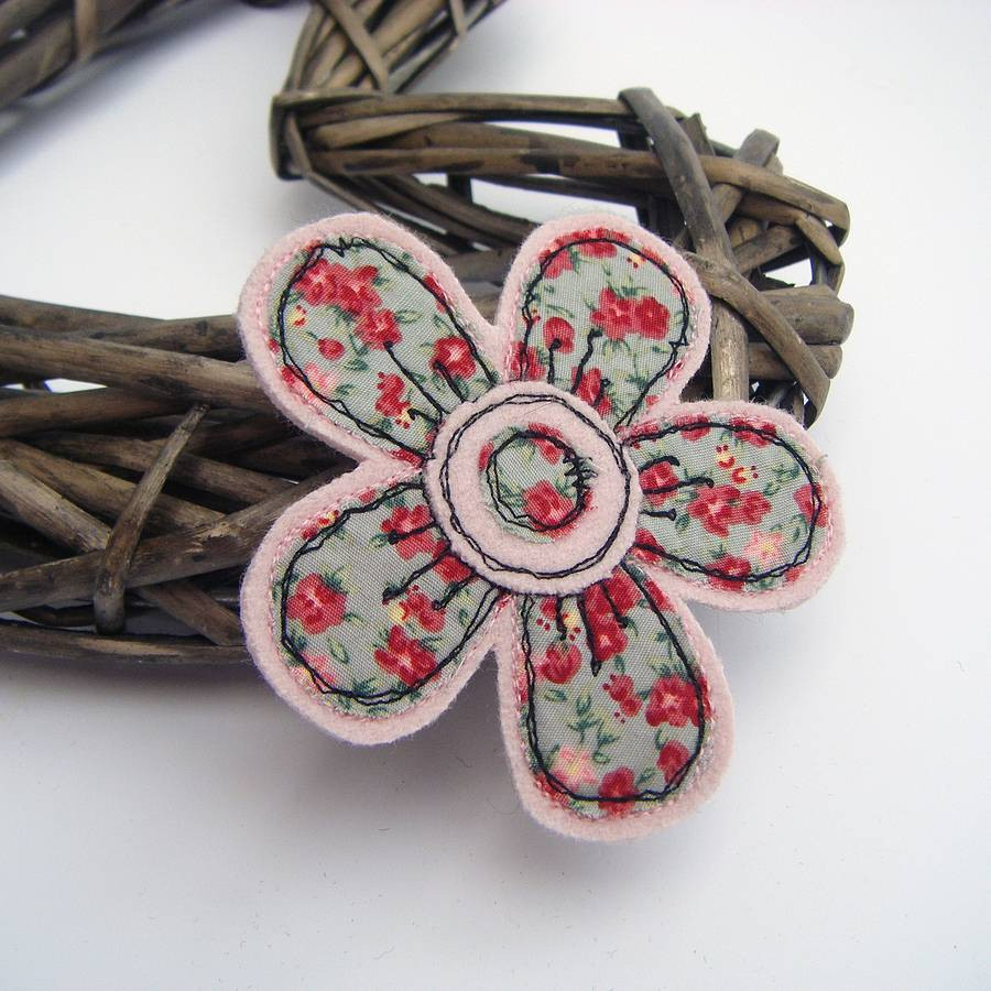 Pins Handmade
 handmade fabric flower brooch by honeypips