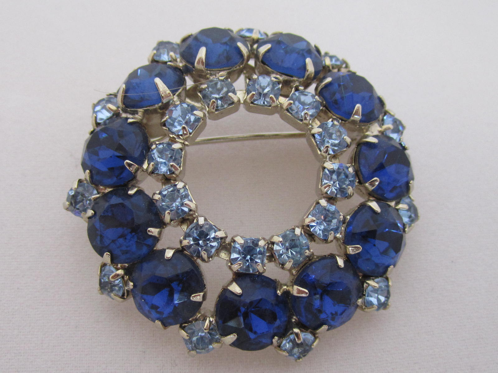 Pins Jewelry Vintage Rhinestone Jewelry Blue and Aqua Round Brooch