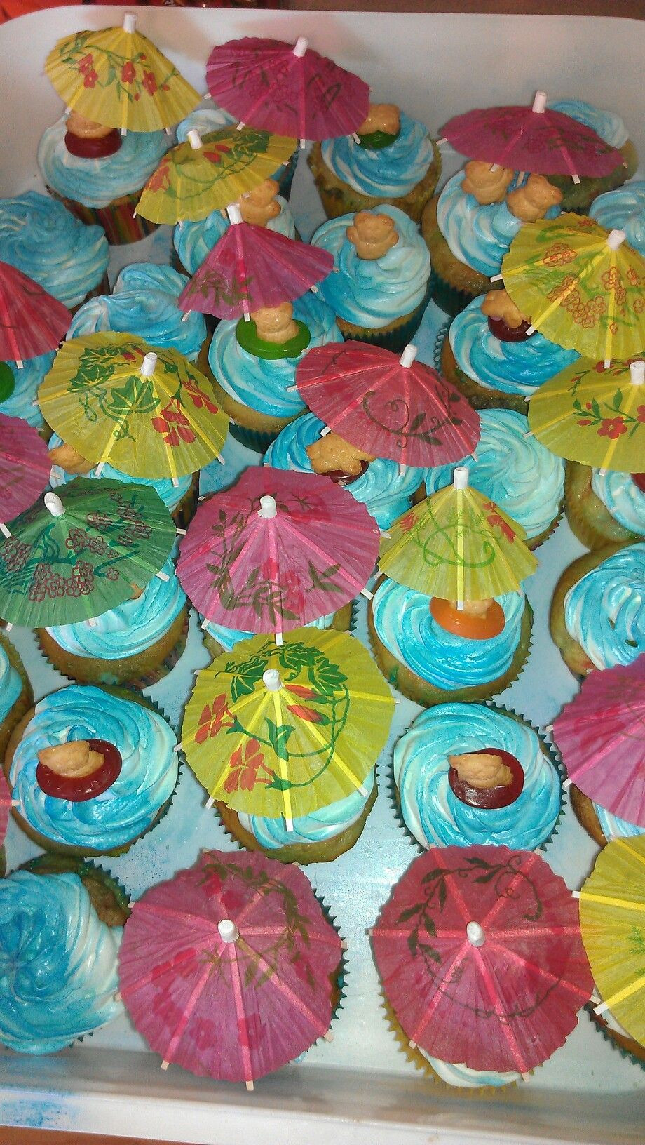 Pool Party Cupcakes Ideas
 Pool party cupcake idea
