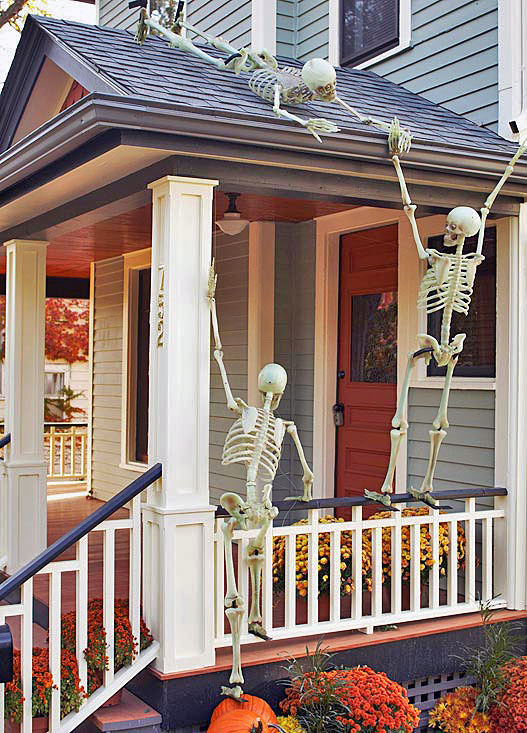 Porch Decorated For Halloween
 Halloween porch decorating ideas you can actually do