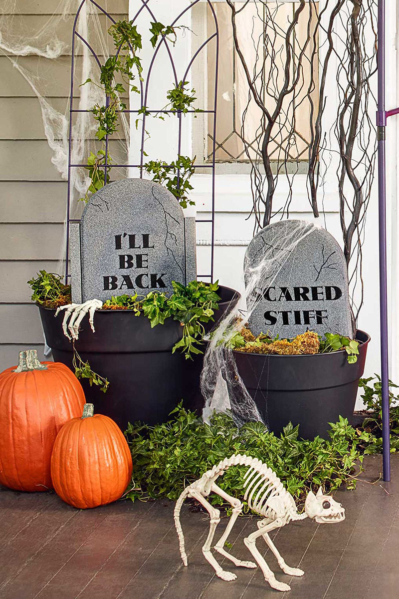 Porch Decorated For Halloween
 20 Fun and Spooky Halloween Porch Decorating Ideas
