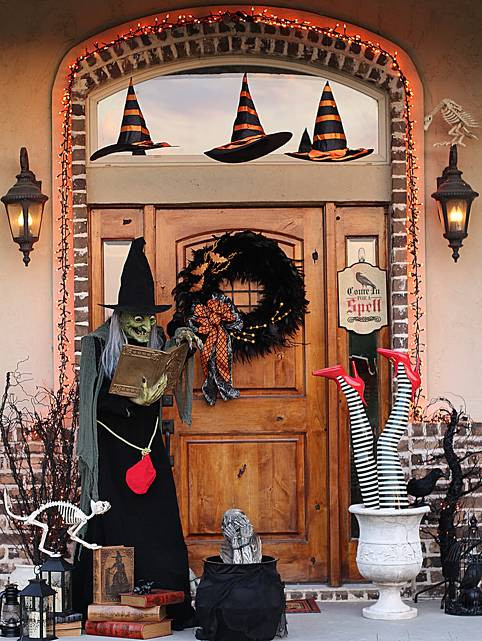 Porch Decorated For Halloween
 11 Halloween Front Porch Decorating Ideas Pretty My Party