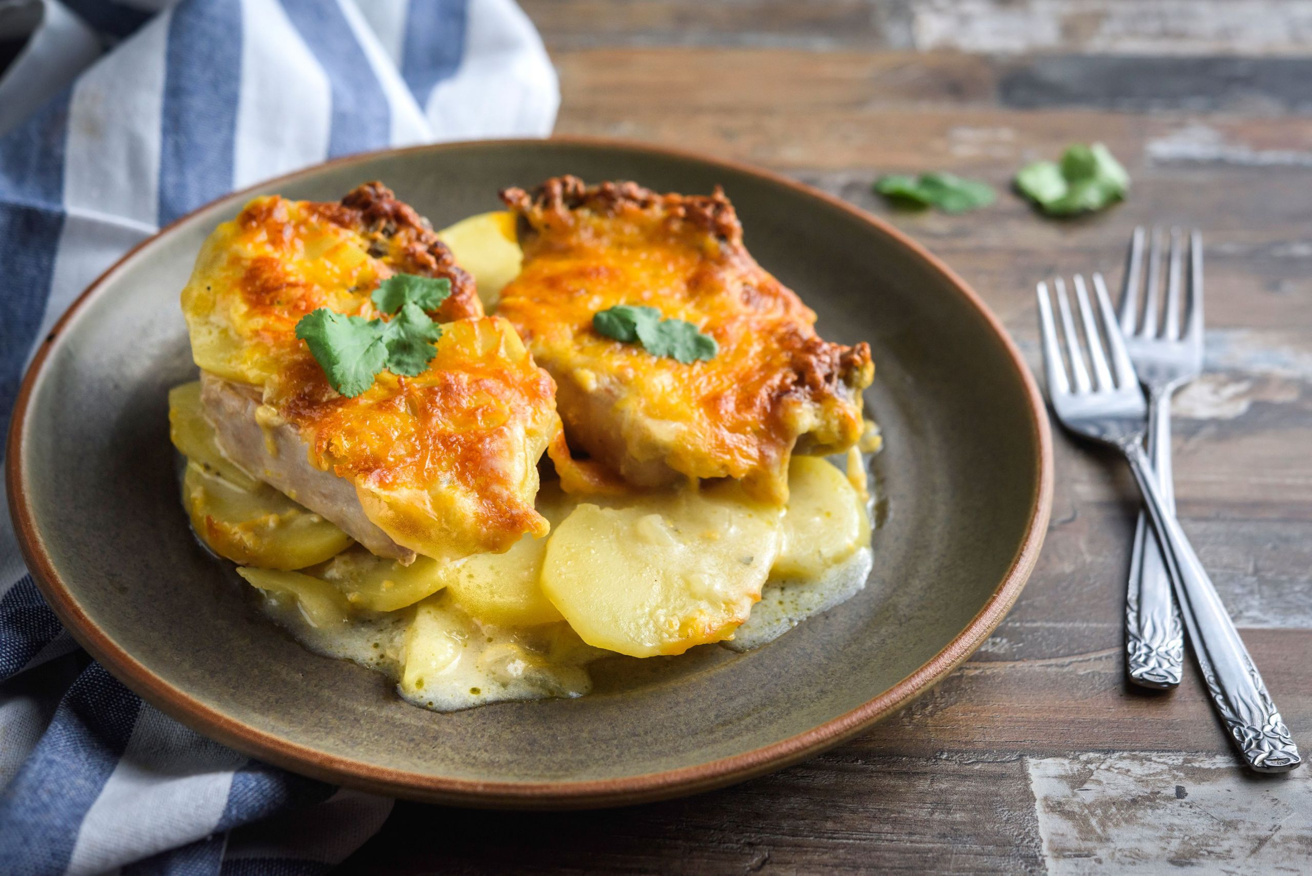 Pork Chop Casserole With Potatoes
 Pork Chop Casserole Recipe With Cheese and Potatoes