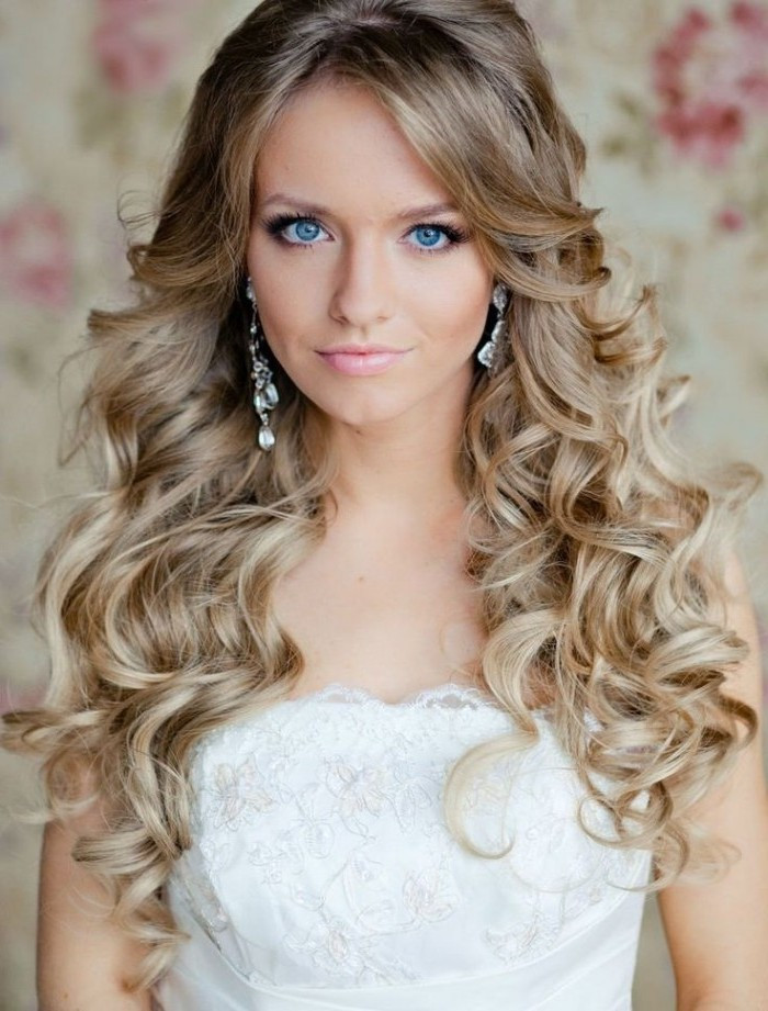 Prom Hairstyle For Long Curly Hair
 65 Prom Hairstyles That plement Your Beauty Fave