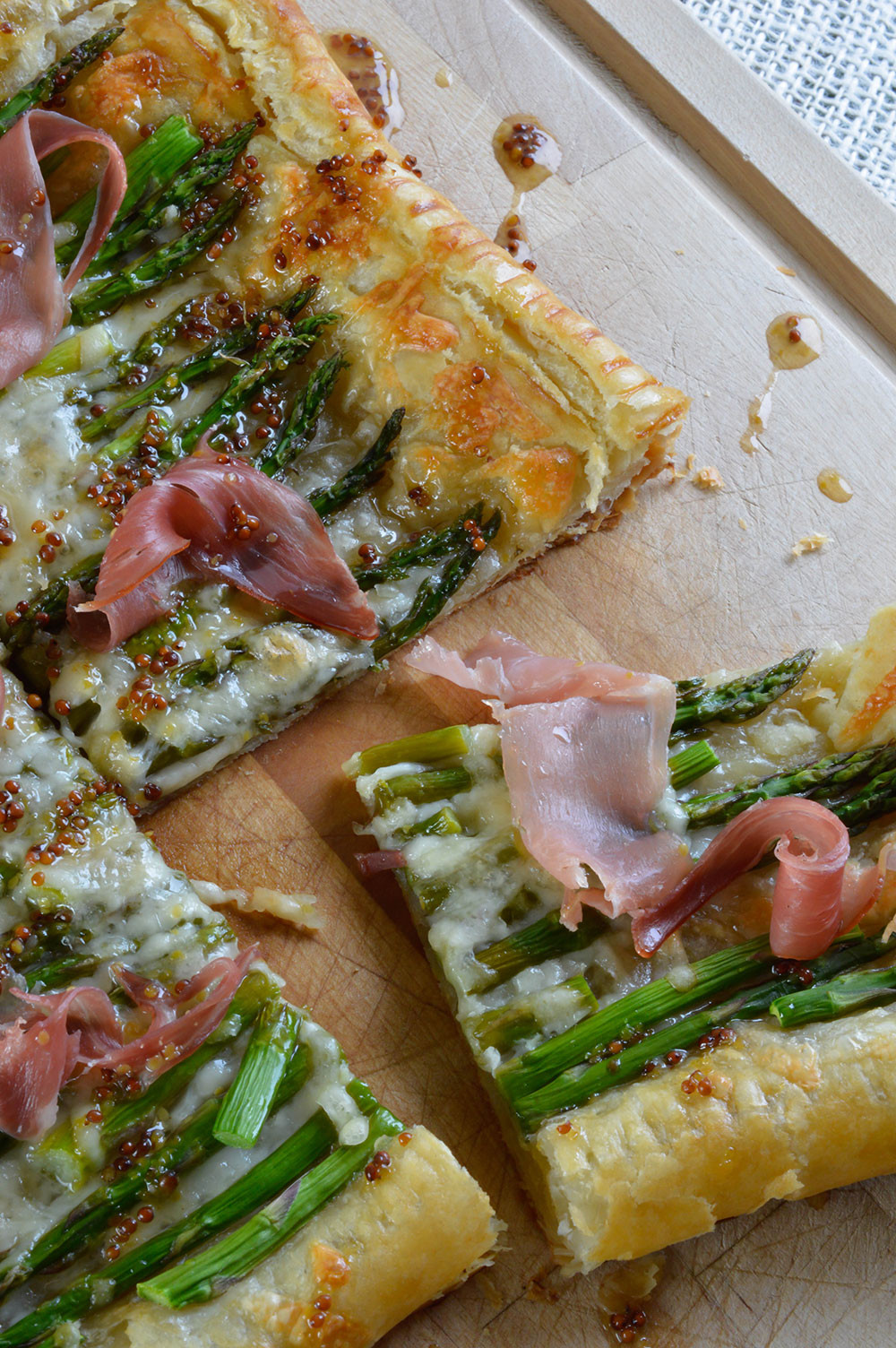 Puffed Pastry Appetizers
 Asparagus and Prosciutto Puff Pastry WonkyWonderful