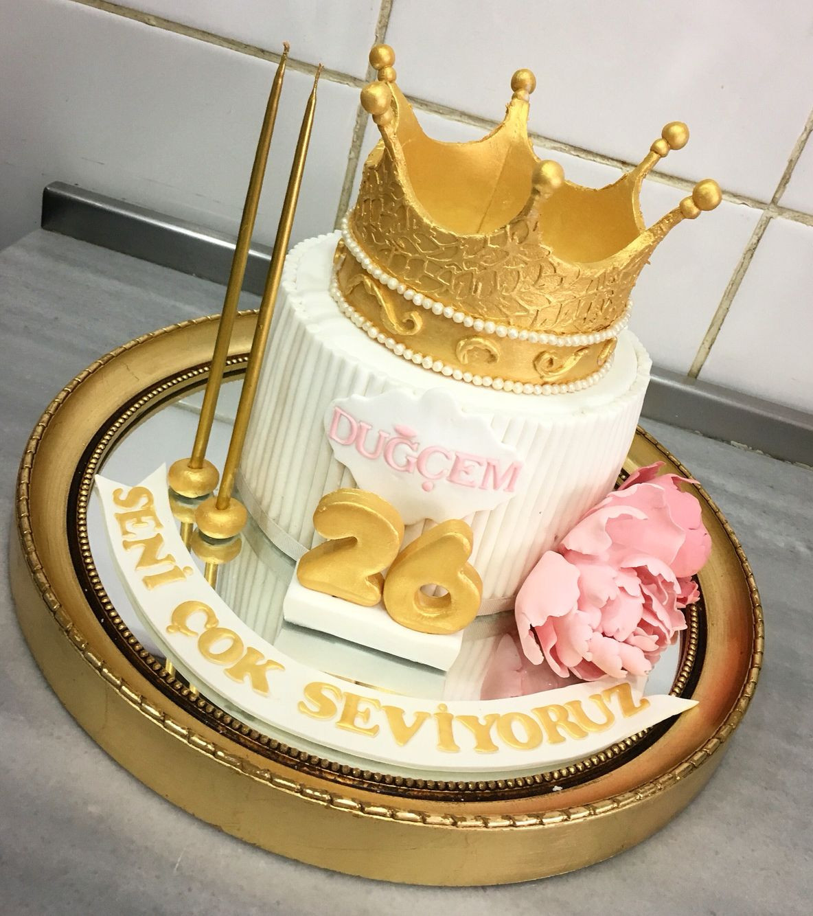 Queen Birthday Cake
 queen crown birthday cake