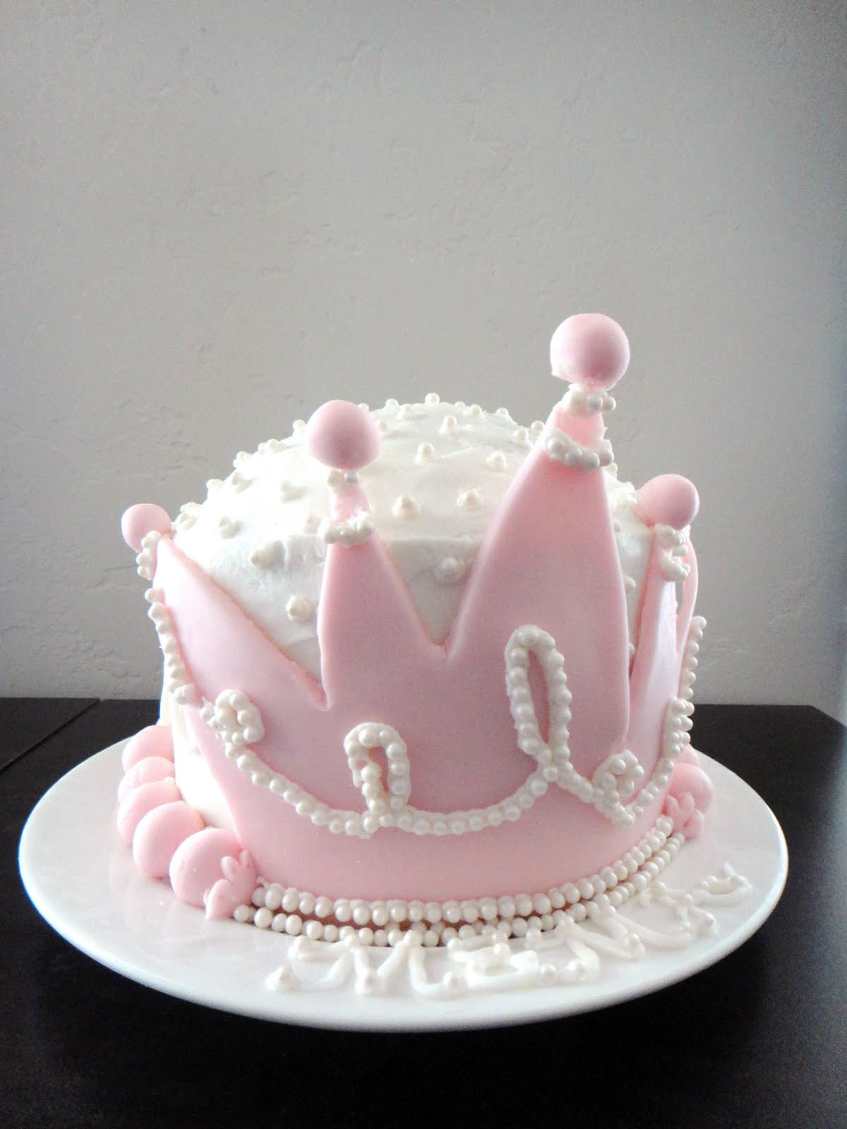 Queen Birthday Cakes
 Worth Pinning A Cake Fit for a Queen