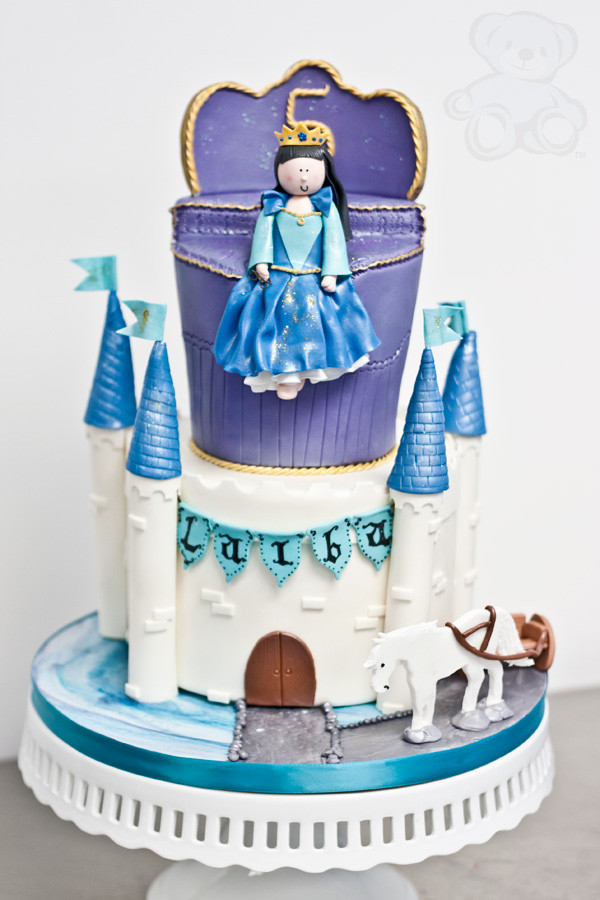 Queen Birthday Cakes
 Queen Themed Birthday Cake