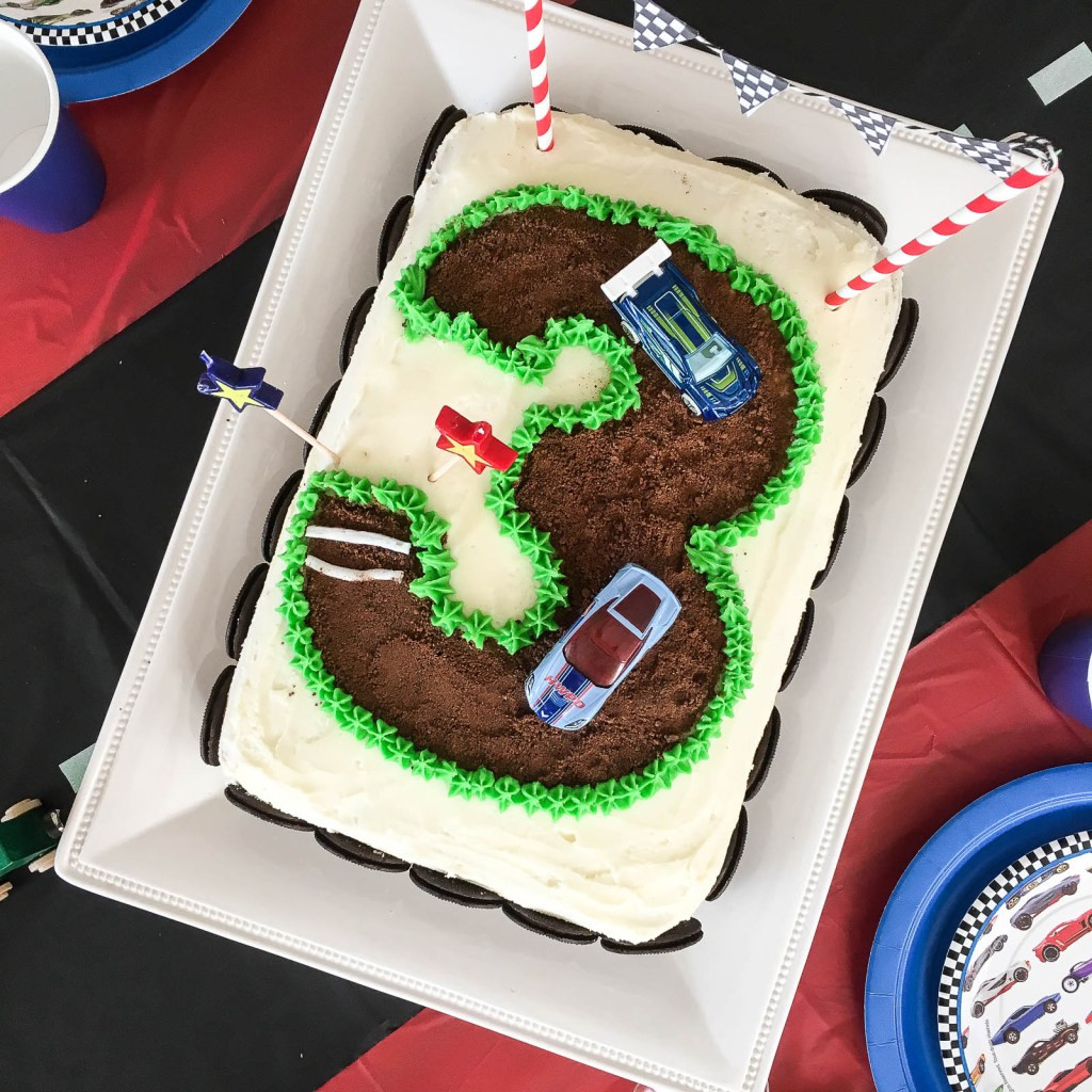 Race Car Birthday Cake
 Fast and Easy Ideas for an Awesome Race Car Birthday Party