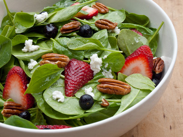 Recipes For Baby Spinach
 Baby Spinach with Fresh Berries Pecans and Goat Cheese in