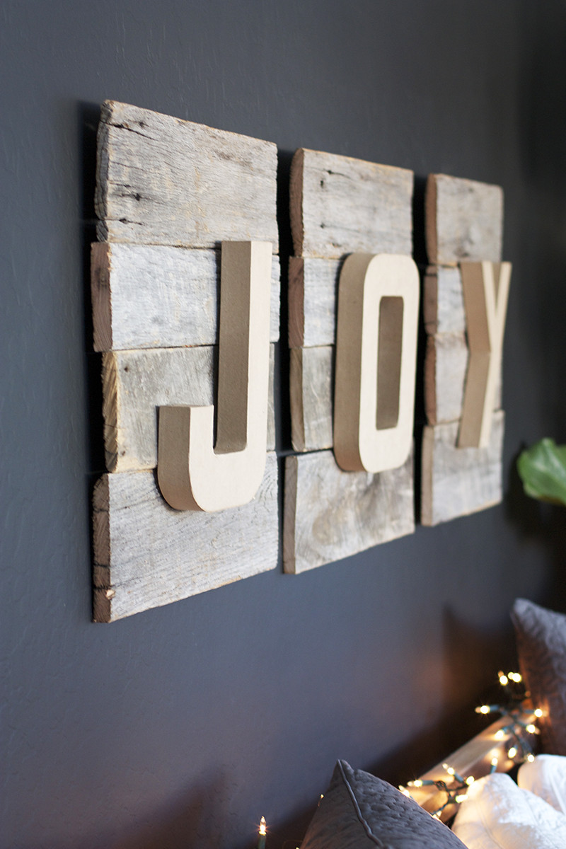Reclaimed Wood Signs DIY
 Reclaimed Wood DIY Christmas Sign — Kristi Murphy