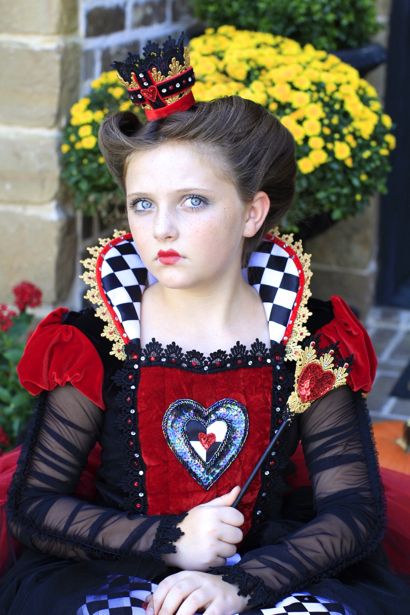 Red Queen Costume DIY
 Red Queen Queen of Hearts Halloween Hairstyles