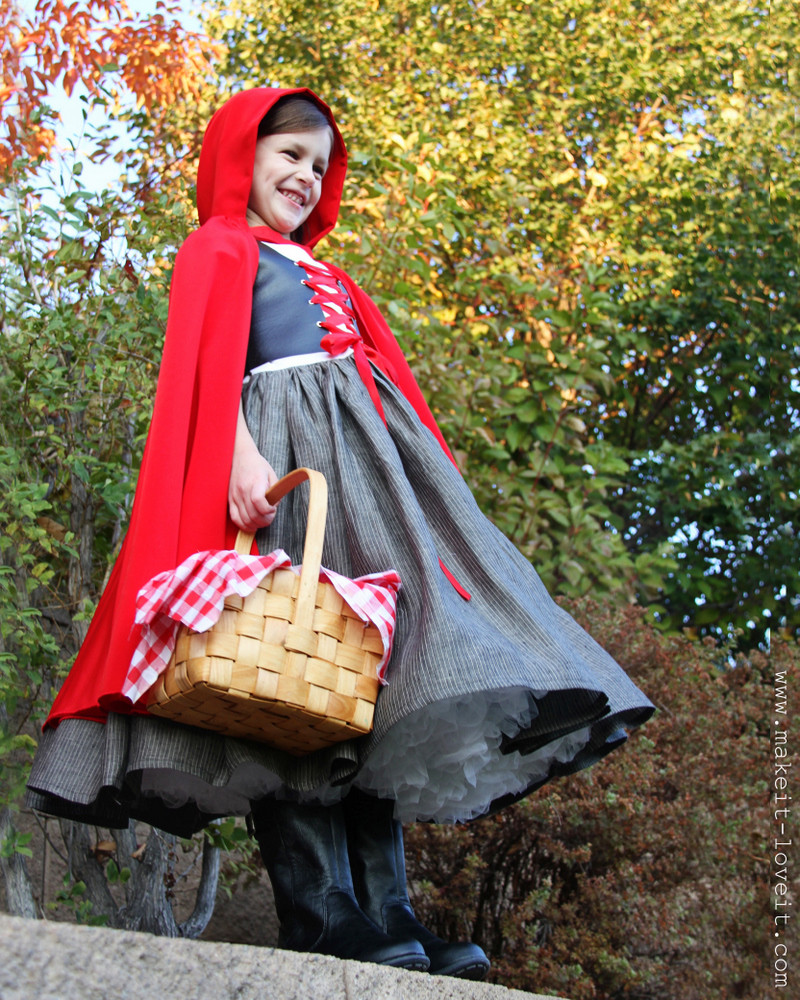 Red Riding Hood DIY Costume
 25 Creative DIY Costumes for Girls